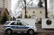 Policja: podjęliśmy decyzję. Radiowozy będą przed meczetami i synagogami