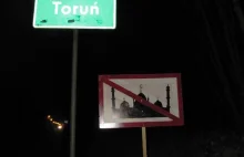 "A to Toruń, nie Bruksela" - antyimigrancki transparent ONR-u