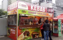 Kebabowi milionerzy. Produkują 10 ton kebabu dziennie i rządzą biznesem