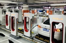 Tesla uruchomiła największą stację ładowarek na świecie