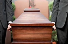 Proboszcz powiedział, że zmarły nie zasłużył na pogrzeb. Wierni opuścili kościół