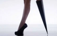 Pierwsza gwiazda pop i modelka z amputowaną nogą