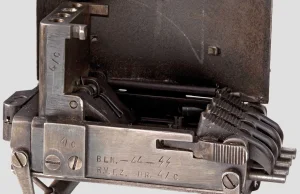Tak wygląda pistolet ukryty w klamrze pasa żołnierza SS