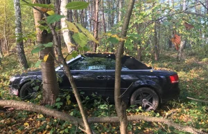 25-latka zostawiła samochód w środku lasu