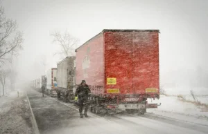 Megakorek.150 ciężarówek blokuje drogę w Wielkopolsce