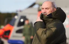 Macierewicz "Nikomu nie ufa. Ochrona jest większa niż u prezydenta"