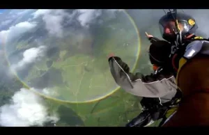 Skok ze spadochronu nad wielką okrągłą Tęczą! - (360°