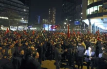Zamieszki w Rotterdamie. Rozwścieczeni Turcy atakują holenderską policję.