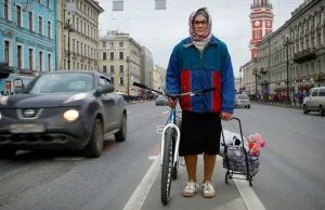 Babcia na rowerze