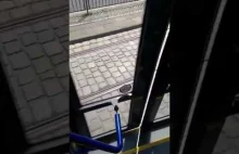 Moderus Bieda - otwarte drzwi, a tramwaj jedzie