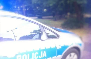 Policja zamknęła niewinną emerytkę na dołku. Sąd przyznał pieniądze