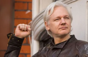Assange znów online. Ekwador przywraca częściowo komunikację ze światem...