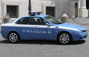 Polka brutalnie pobita młotkiem na ulicy we Włoszech. Podbiegł i uderzył