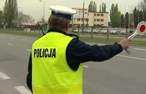 Pijany kierowca zaatakował jadących innym autem. Jechali nim policjanci