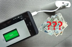 Ile płacimy za ładowanie smartfona przez rok?