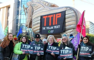Zmanipulowany sondaż CBOS. Polacy popierają TTIP?