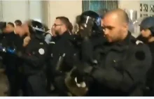 Francja: To koniec Macrona? Jednostki policji dołączają do protestujących