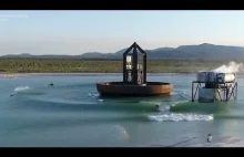 Sztuczna maszyna do surfowania! w Surf Lakes Queensland, Australia