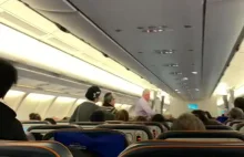 Rosły chłop robi burdę w samolocie przez "niepodanie ręki"