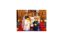 Królewski ślub przed ołtarzem z klocków lego