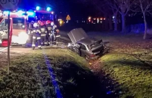 Wypadek pod Krosnem Odrzańskim. Samochód osobowy wpadł do rowu