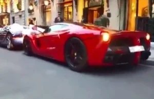 Bugatti Veyron uderza w LaFerrari na parkingu...