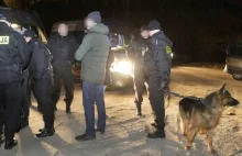 Pościg, strzały, przeszukiwanie lasu w Olsztynie. Policjanci zatrzymali...