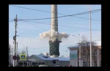 Wyburzenie wieży telewizyjnej gdzieś w Rosji.