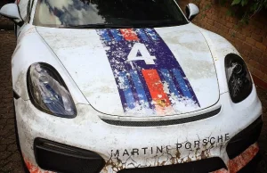 Podrapane, zardzewiałe, wyblakłe - to Porsche jest niezwykłe