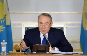 Prezydent Kazachstanu chce zakazu noszenia bród i czarnej odzieży