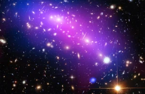 Kosmiczny Teleskop Hubble'a uchwycił łączące się gromady galaktyk