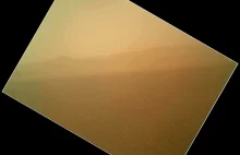 Jak lądował Curiosity i co zobaczył wokół? Kolorowe zdjęcia.