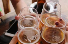 Prawie 60 proc. Polaków chce całkowitego zakazu reklamy alkoholu. RAPORT