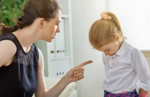 5 rzeczy, których NIE WOLNO CI mówić do dziecka