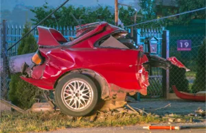 Samochód przepołowiony. Śmiertelny wypadek w Białobieli (zdjęcia,...