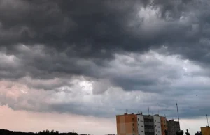 Ostrzeżenia przed burzami z gradem. Możliwe trąby powietrzne i silny wiatr