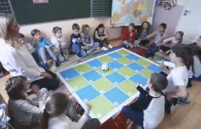 Robot stworzony przez firmę z Białegostoku uczy dzieci programować