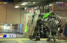 Protestujący w Hong Kongu używają laserów...