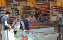 1900 złotych i taniec na oczach klientów, czyli praca w Auchan