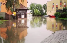 IMGW: Najwyższy stopień alarmowy zagrożenia powodziowego w dwóch rejonach Polski