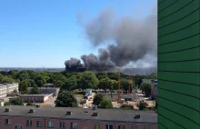 Pożar na Pomorzanach. Kłęby czarnego dymu