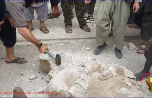 Muzułmanie zniszczyli asyryjskie artefakty