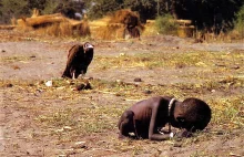 Legendarne zdjęcia: Kevin Carter „Struggling Girl” czyli sęp