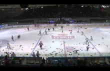 Teddy Bear Toss 2014 na Stadionie Zimowym w Tychach