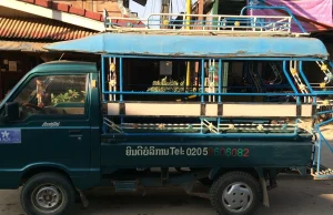 Laotańska "gościnność", czyli jak częstowano bimbrem i opium