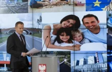 Tusk promuje polską rodzinę ze zdjęciem irlandzkiej rodziny w tle