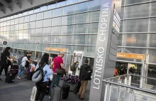 300 pasażerów koczuje na lotnisku w Warszawie. Mieli polecieć na Dominikanę...