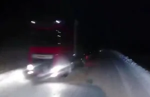 Polska ciężarówka wpadła w poślizg i zmiotła z drogi norweski zestaw