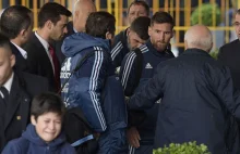 Ochroniarz wyprowadzał płaczącego chłopca, Messi zaprotestował