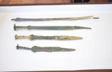 Cztery miecze z brązu znalezione pod Jasłem. Sensacyjne odkrycie...